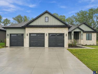 9210 Triana Lane, Lincoln, NE 68510