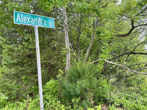 12 Alexandra Dr, Freetown, MA 02702
