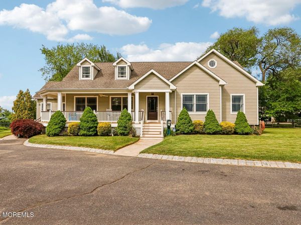 17 Willow Court, Oceanport, NJ 07757