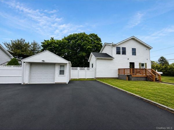 72 Peckham Avenue, Islip, NY 11751