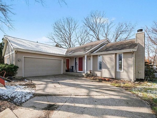 6617 Knollview Drive, Hudsonville, MI 49426