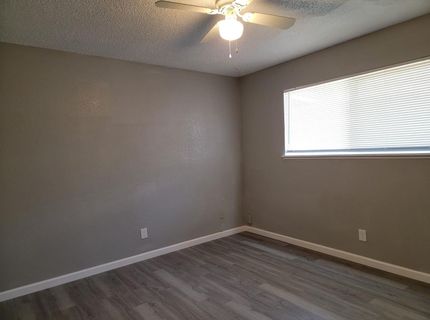8008-8010 Loucreta Dr, Sacramento, CA 95828 Photo