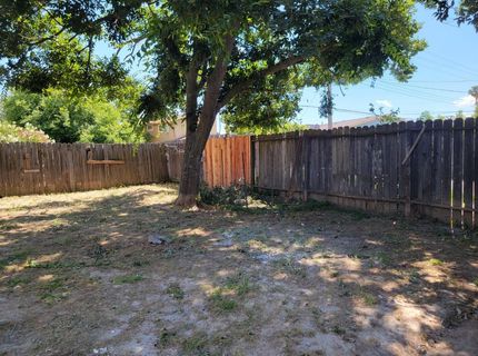 8008-8010 Loucreta Dr, Sacramento, CA 95828 Photo