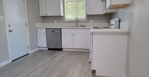 8008-8010 Loucreta Dr, Sacramento, CA 95828 Photo