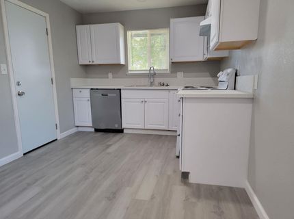 8008-8010 Loucreta Dr, Sacramento, CA 95828 Photo