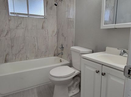 8008-8010 Loucreta Dr, Sacramento, CA 95828 Photo