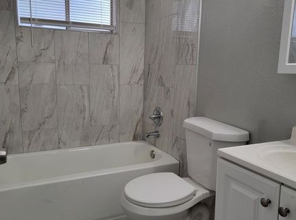 8008-8010 Loucreta Dr, Sacramento, CA 95828 Photo