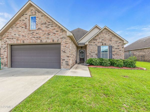 102 Saint Kenan Street , Youngsville, LA 70592