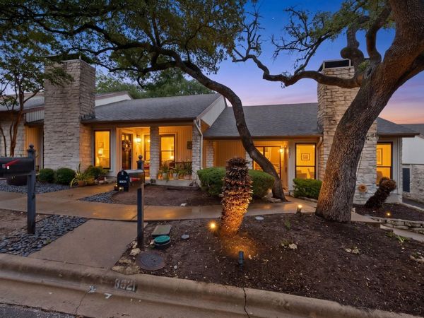 8821 Honeysuckle TRL W, Austin, TX 78759