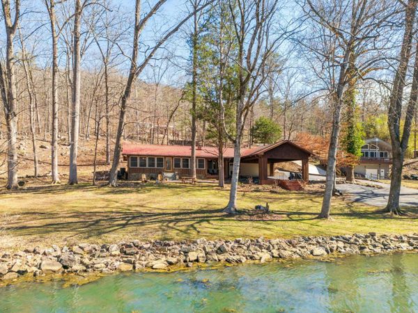 7286 Mullins Cove Road , Whitwell, TN 37397