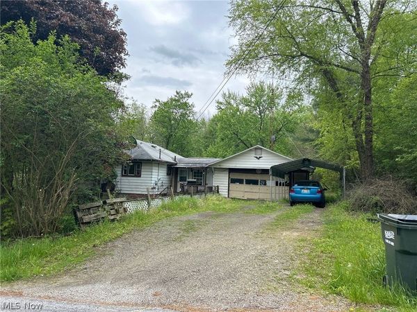 6604 Mapleton Street SE, East Canton, OH 44730
