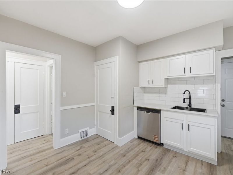 13202 Melzer Avenue, Cleveland, OH 44120 Photo 19