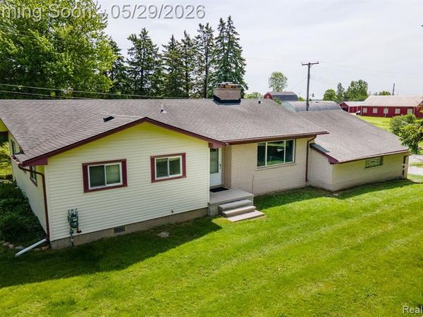 5871 Brewster Road, Oakland Twp, MI 48306