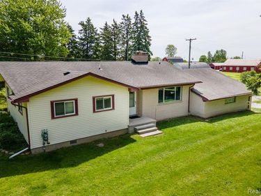 5871 Brewster Road, Oakland Twp, MI 48306