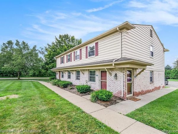 204 Princeton Drive, South Lyon, MI 48178