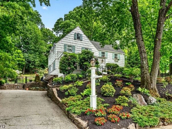 15 Afterglow Ave, Verona, NJ 07044