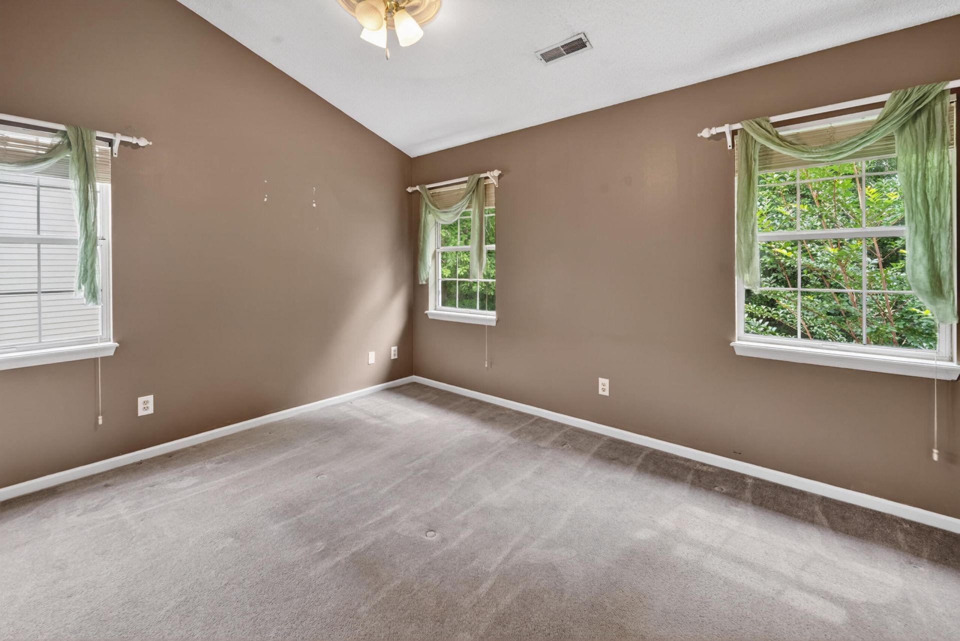 236 Smithfield Avenue Photo 18