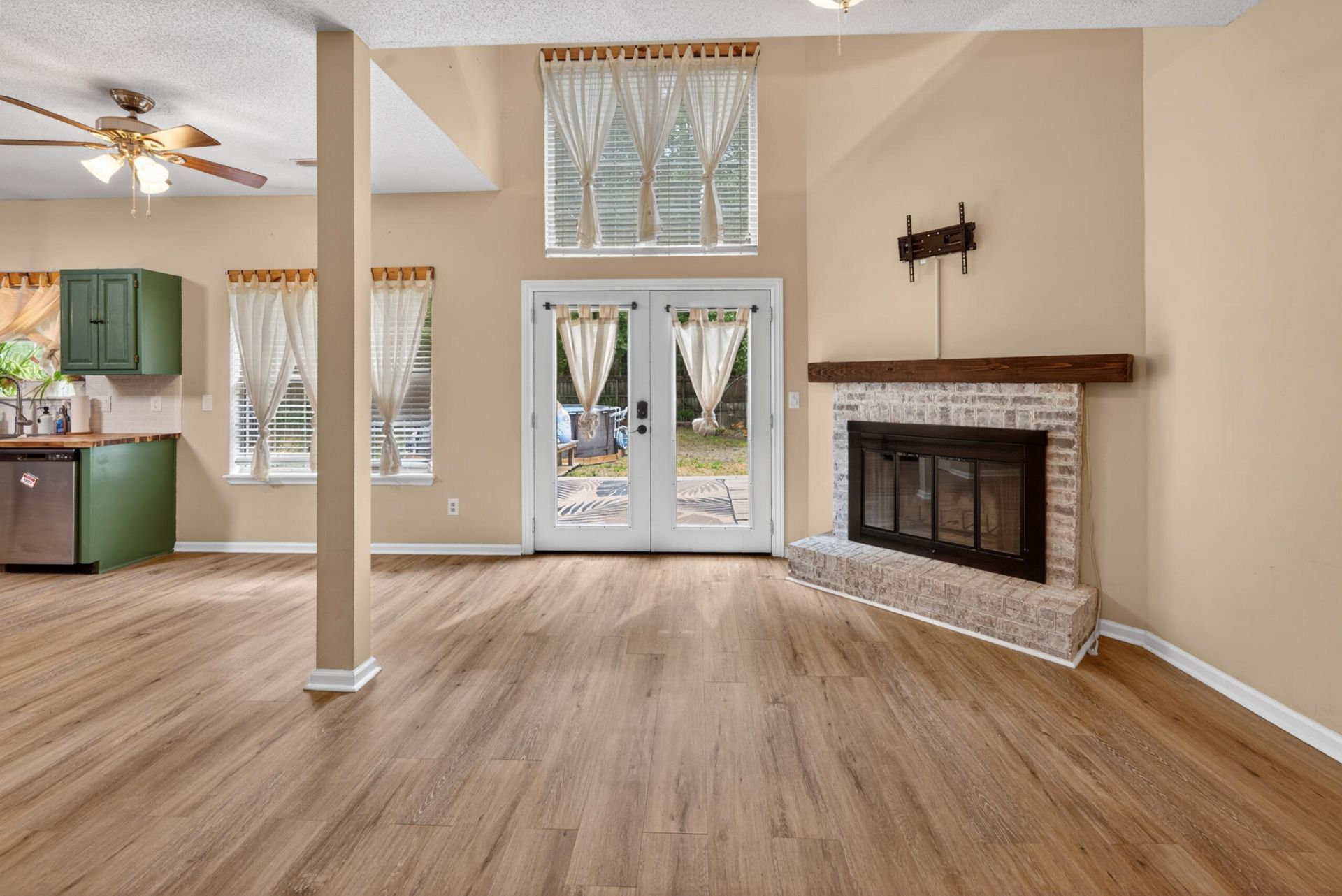 236 Smithfield Avenue Photo 4
