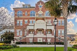55 Ashley Avenue photo 4