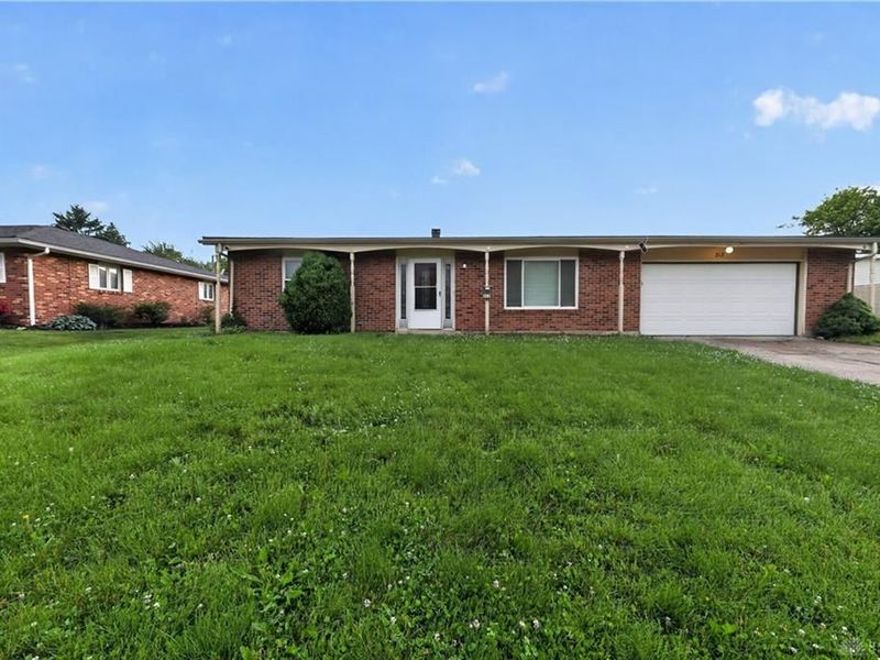 312 Porter Drive, Englewood, OH 45322 Photo 2