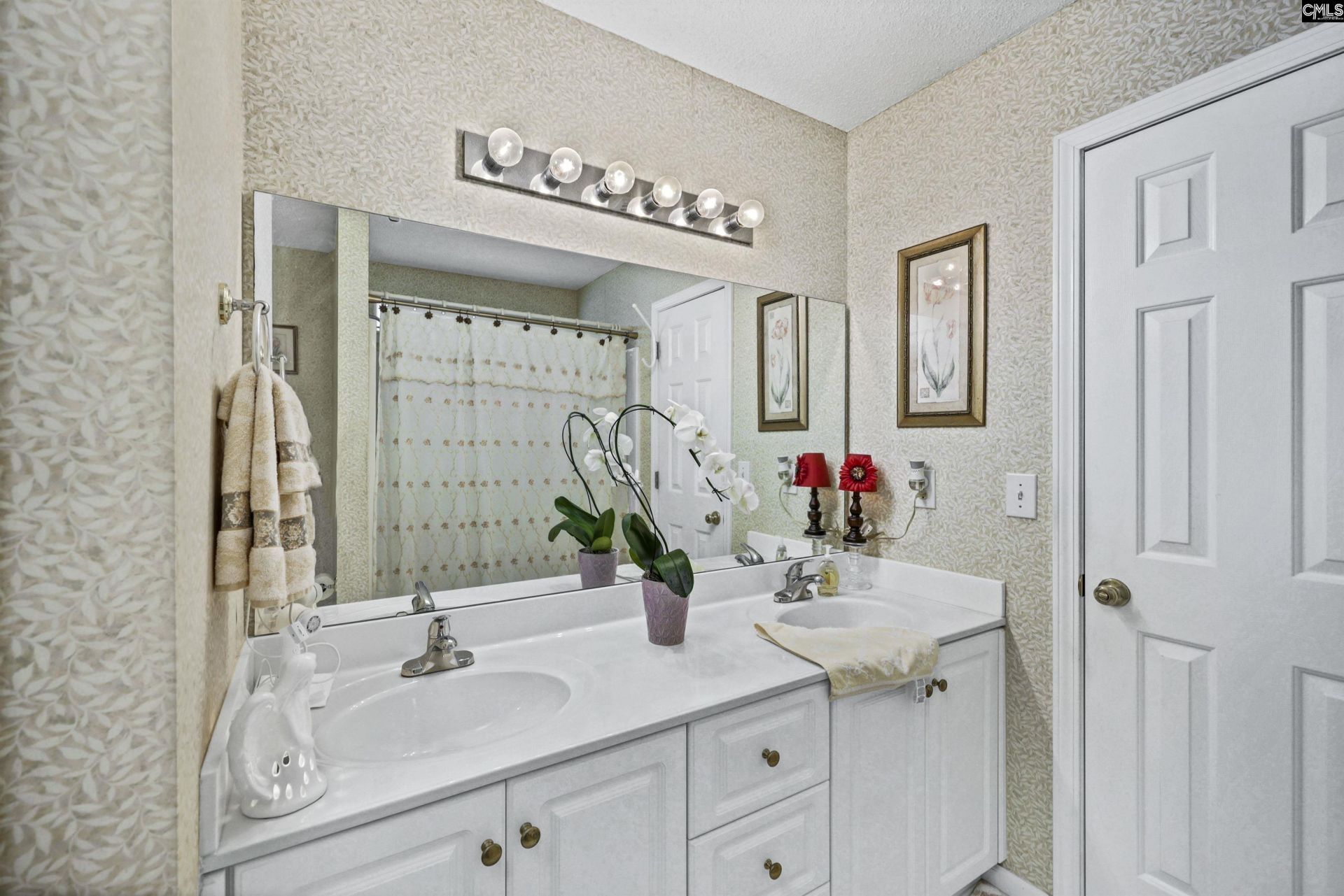 1033 Ivy Green Circle  Photo 7