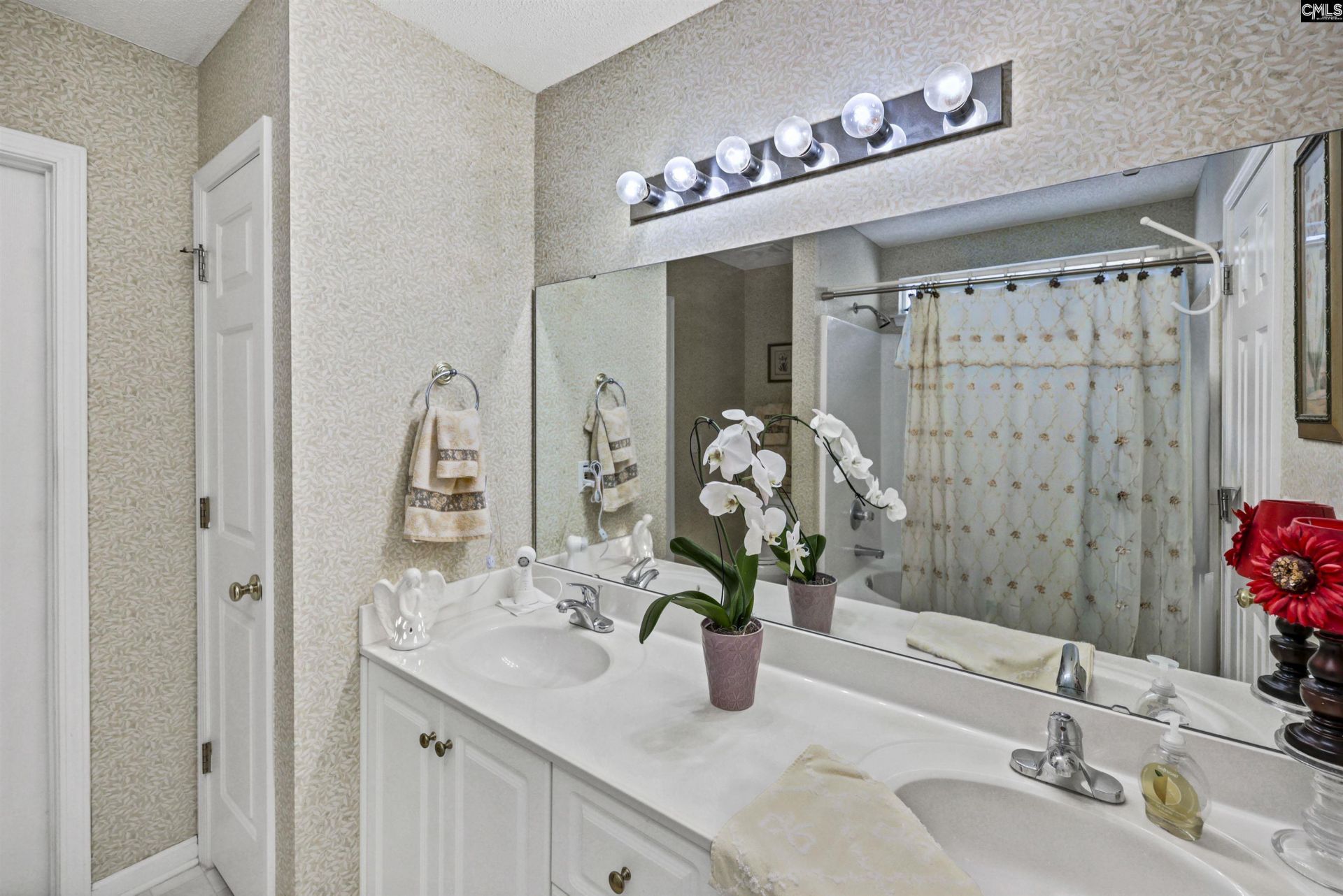 1033 Ivy Green Circle  Photo 9