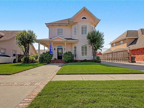 3700 CORINNE Avenue , Chalmette, LA 70043