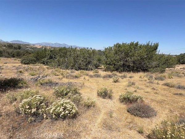 5537 Honeyhill, Oak Hills, CA 92344
