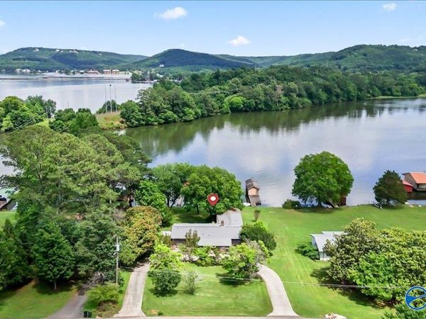 3209 Sunrise Drive, Guntersville, AL 35976