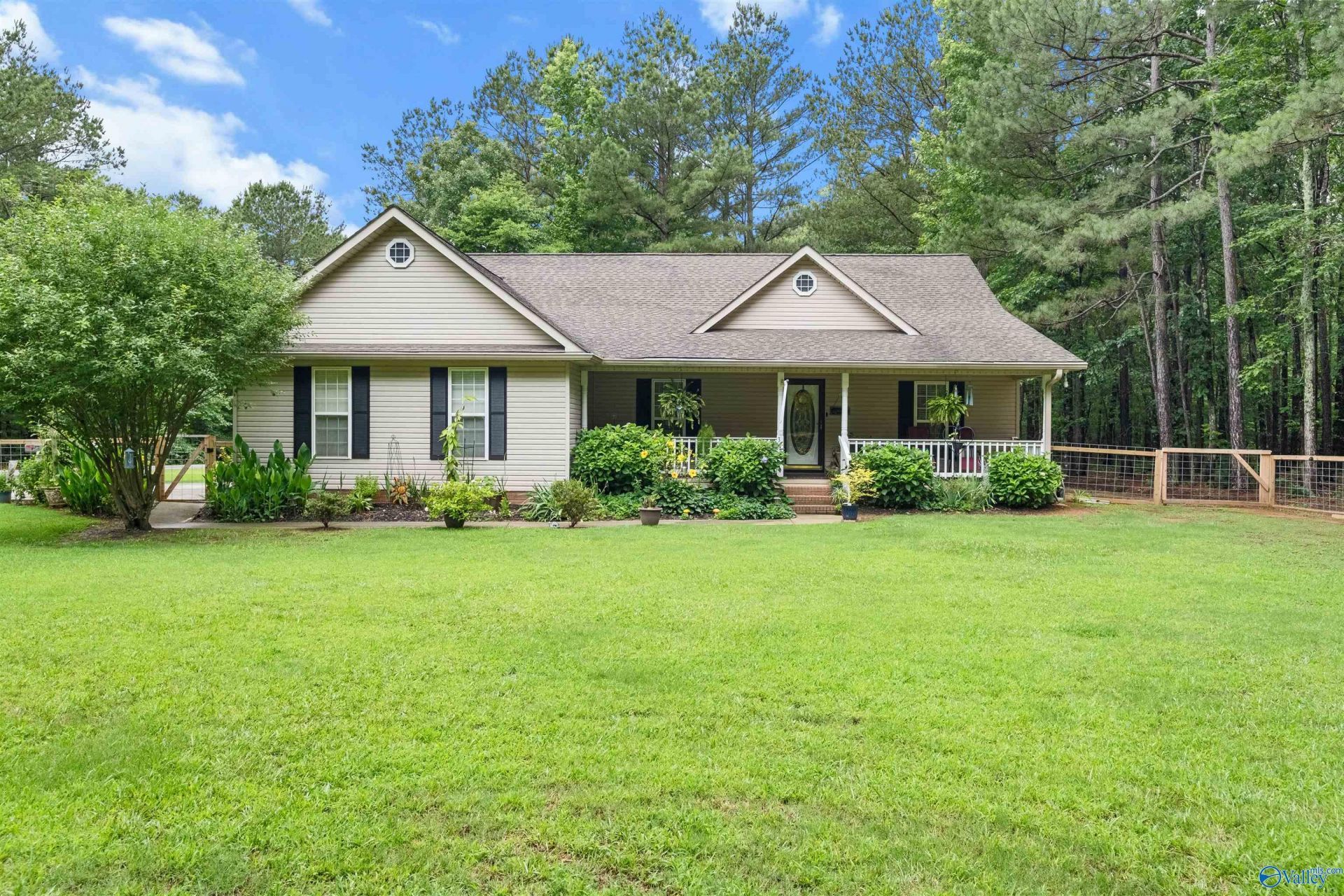 315 Oak Hill Drive, Centre, AL 35960 Main Photo