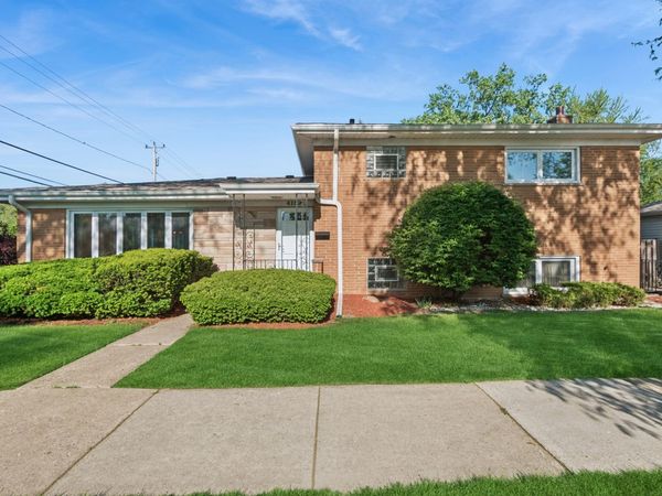 4159 Golf Road , Skokie, IL 60076