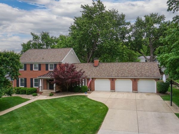 206 Fleetwood Drive, Bloomington, IL 61701