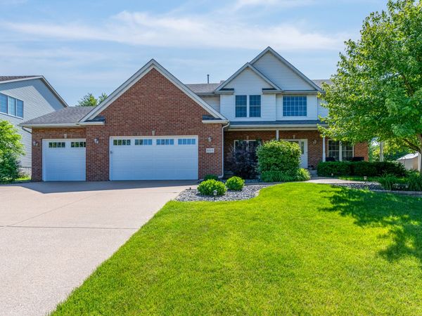 5315 Hugo Road , Bettendorf, IA 52722