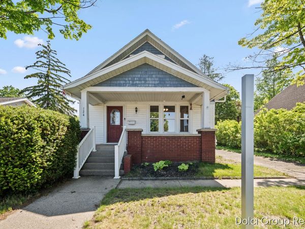 124 N Warren Avenue, Big Rapids, MI 49307