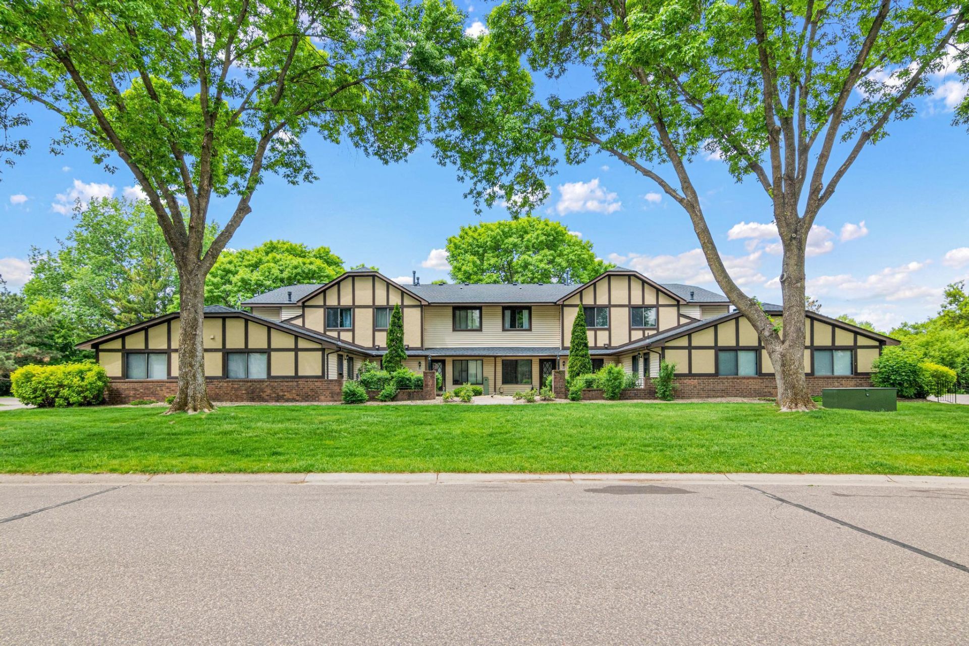 5961 Dellwood Avenue , Shoreview, MN 55126