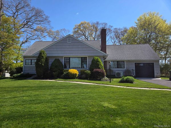 12 Wayne Court , Westhampton, NY 11977