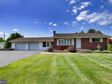4420 N SUNSET DRIVE, COOPERSBURG, PA 18036