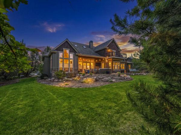 9009 Merlin Drive, Redmond, OR 97756