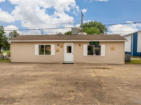 108 N 4th , Elkville, IL 62932