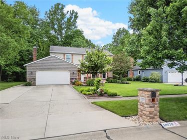 10178 Huntington Park Drive, Strongsville, OH 44136