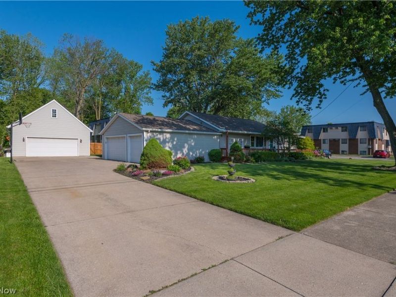 700 Harris Road, Sheffield Lake, OH 44054 Photo 4