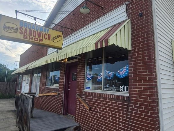 600 Broadway Avenue , Parkersburg, WV 26101