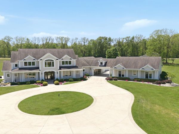 2122 Grange Road, Buchanan, MI 49107