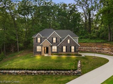 201 Beechview Drive S, Oakland Twp, MI 48306