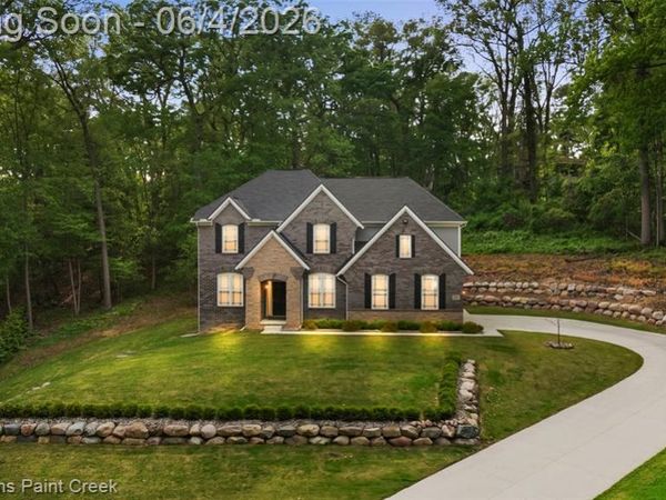 201 Beechview Drive S, Oakland Twp, MI 48306