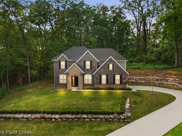201 Beechview Drive S, Oakland Twp, MI 48306