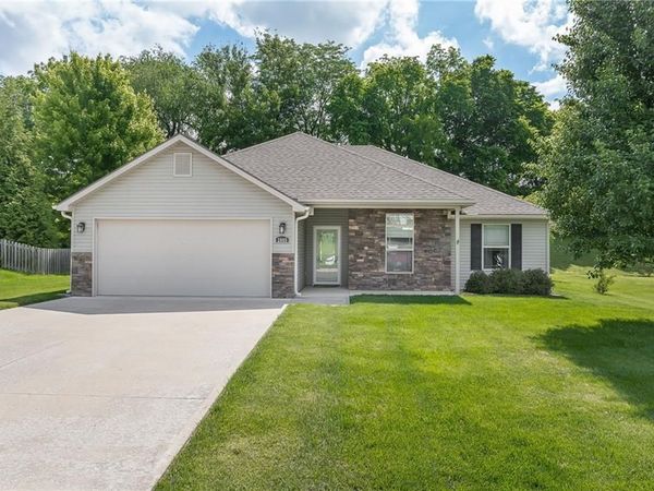 2805 Meadow Ridge Drive, St Joseph, MO 64504