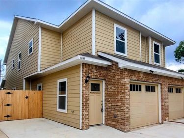 1707 Ash Crescent Street, Fort Worth, TX 76104