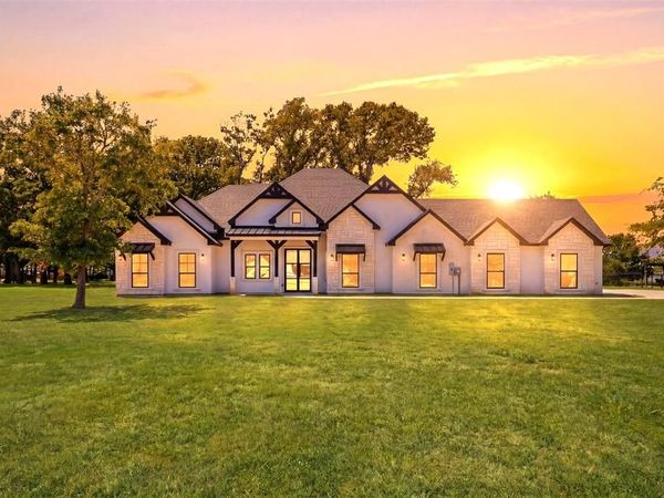 1055 Hidden Oaks Drive , Wills Point, TX 75169