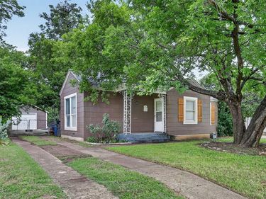 3208 Sandage Avenue , Fort Worth, TX 76109